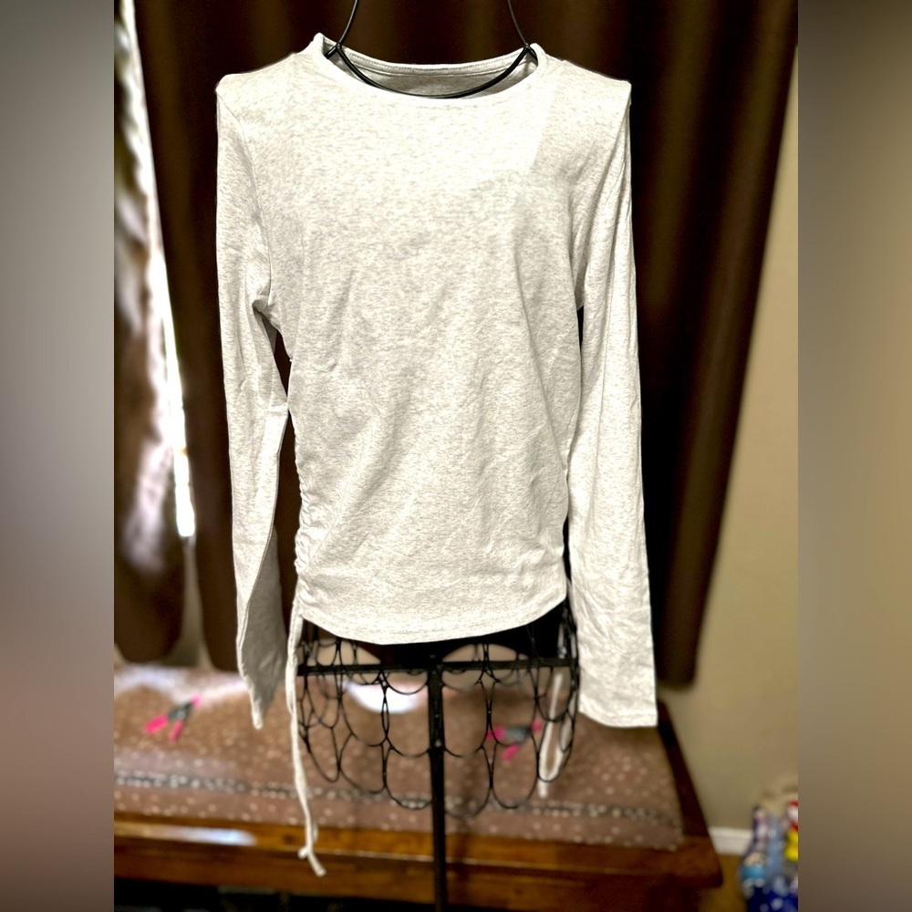 Top Long Sleeve Basic Shirt with cinch sides​​